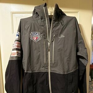 LL Bean Men’s Grey /Black Rain Jacket Windbreaker Size Large